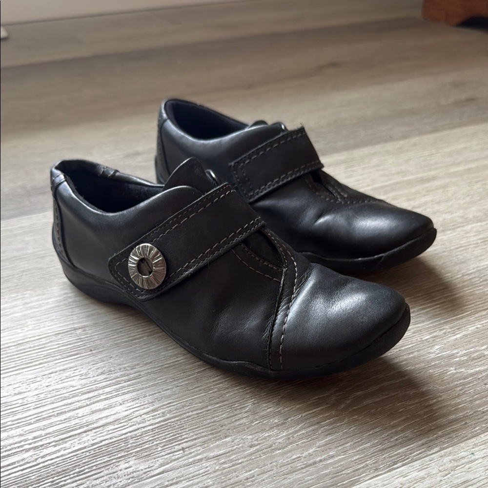 Clarks Black Dress Shoes Elegant Slip-On Design